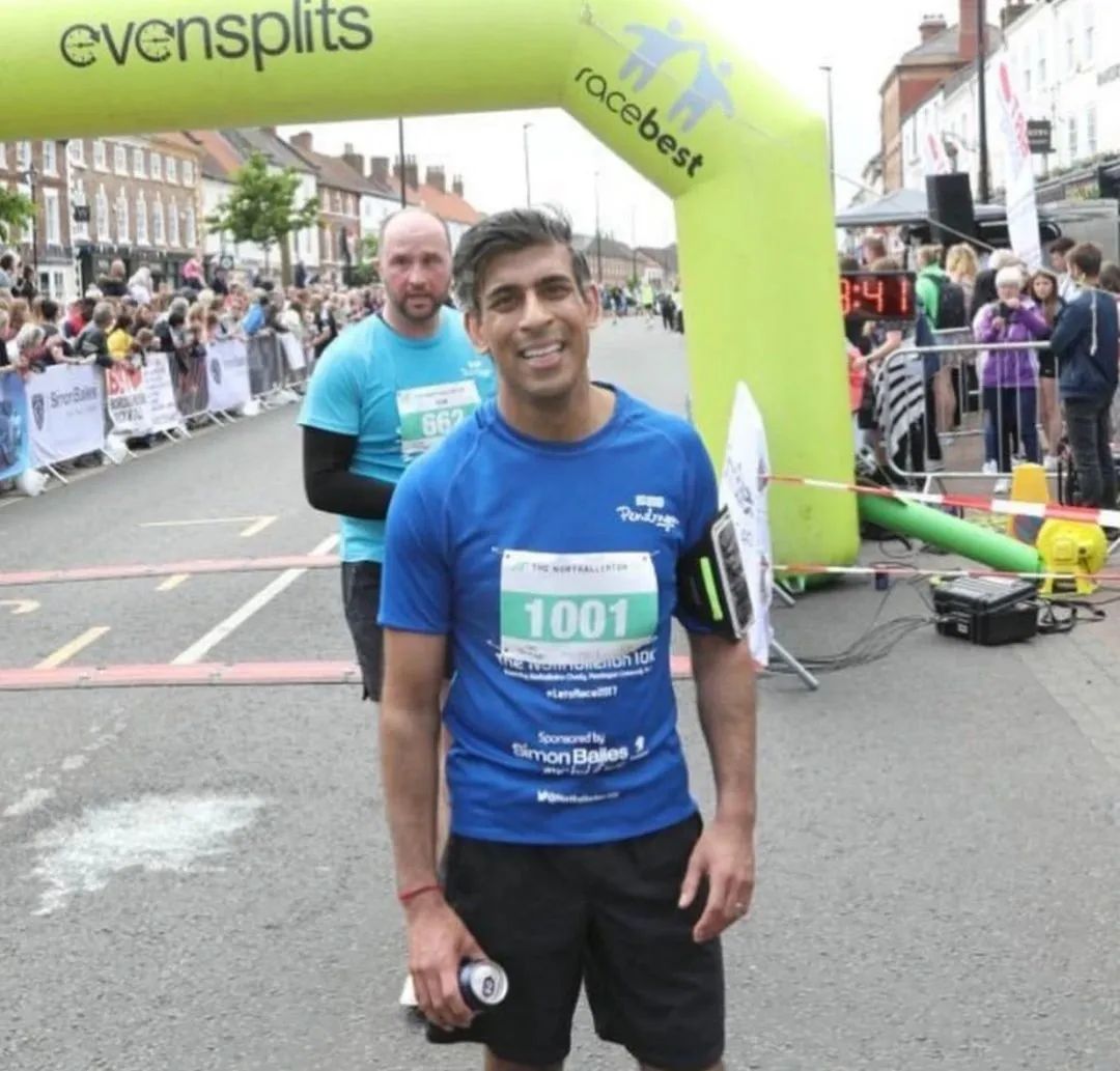 英国首相苏纳克多高,英国首相苏纳克到众议院