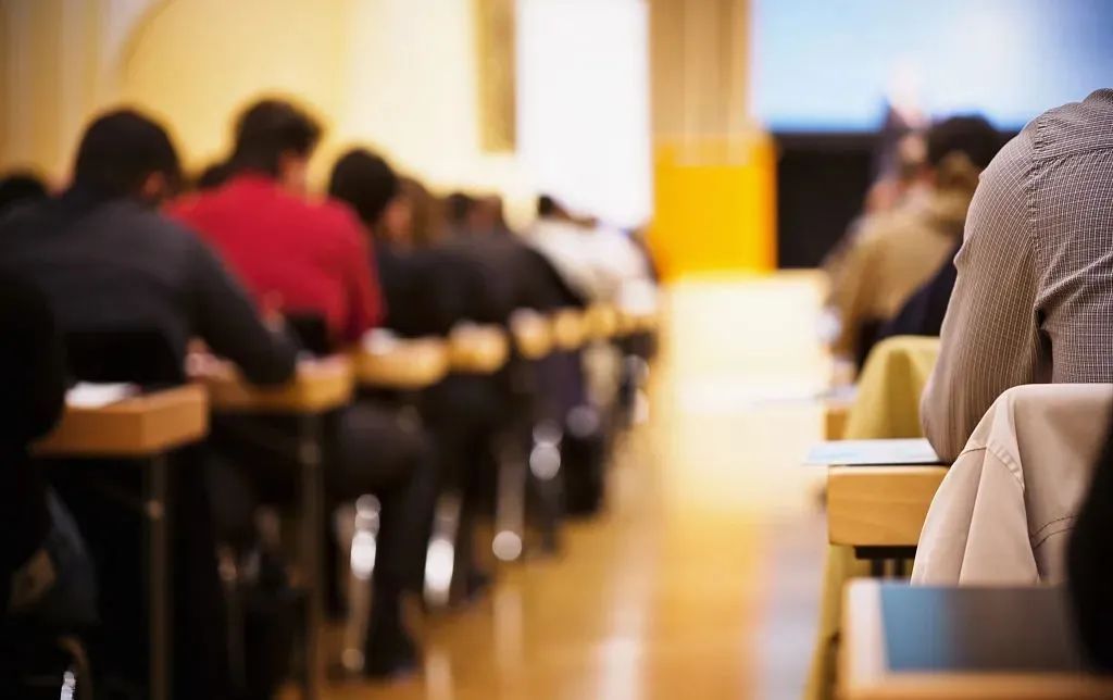 在职读的全日制硕士研究生,在职硕士可以申请全日制博士嘛