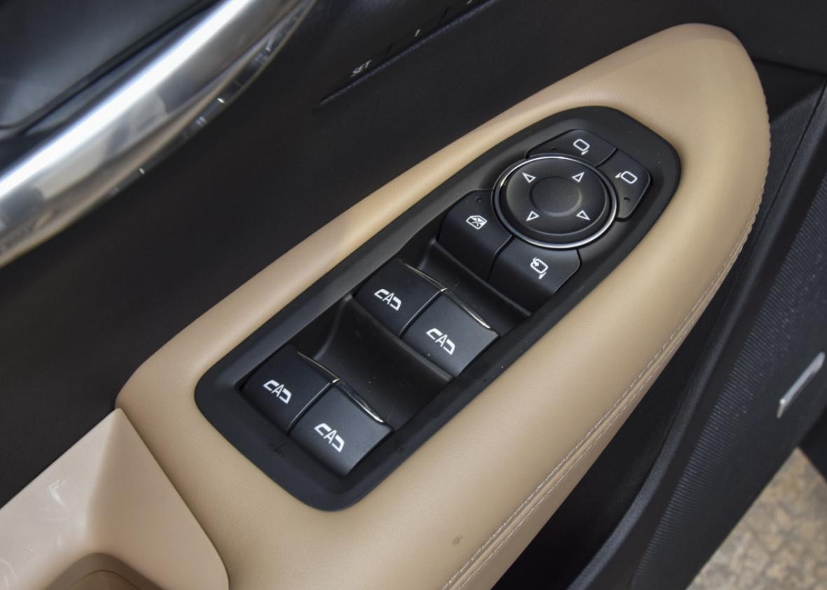 2023凯迪拉克xt5,凯迪拉克2023款xt5曼哈顿灰蜂鸟版