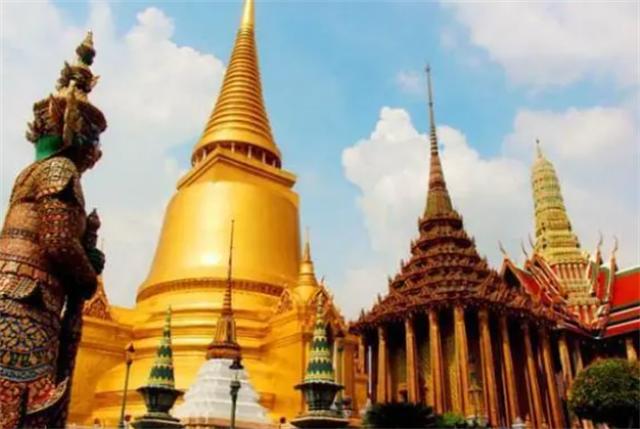 泰国最美人妖王后恢复男儿身,泰国最美人妖皇后恢复男儿身