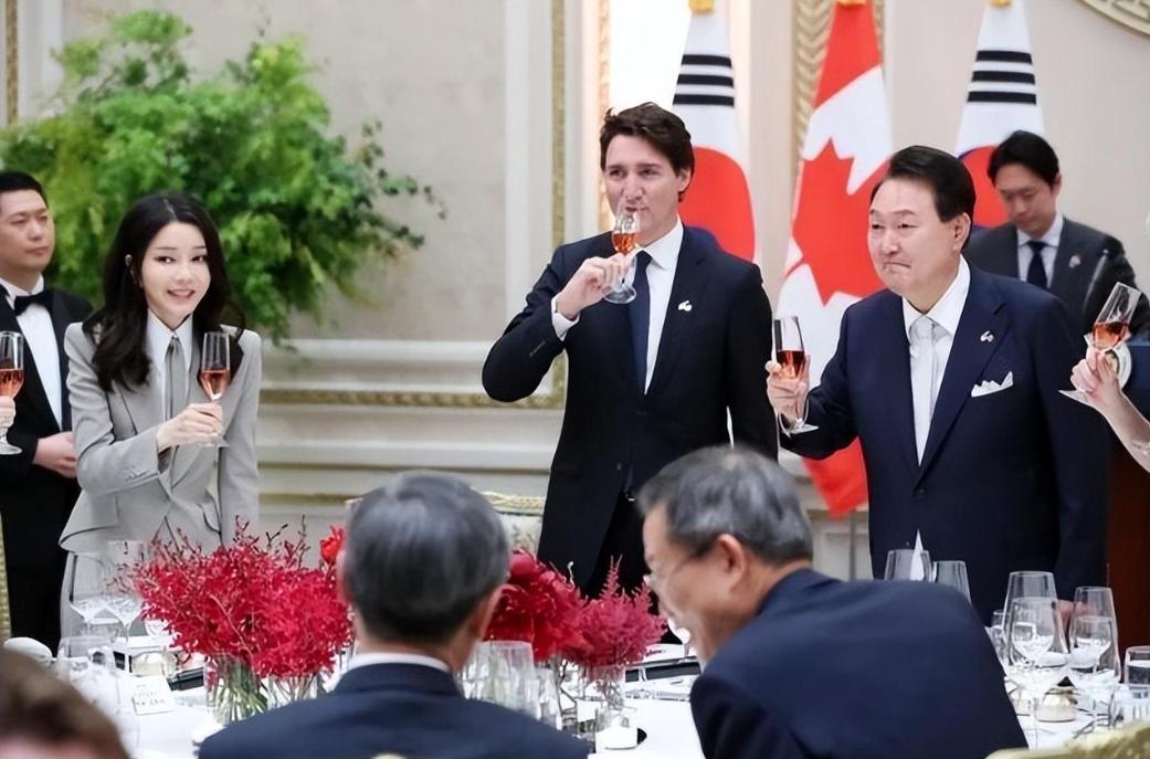 韩国第一夫人同框,韩国第一夫人的脸让人羡慕