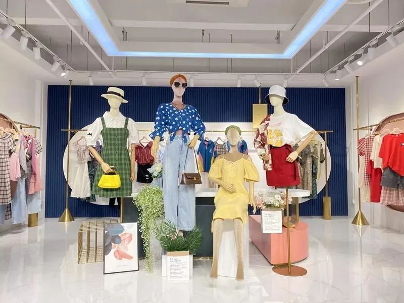 乐町女装最新款裙子,秋冬季新款连衣裙乐町