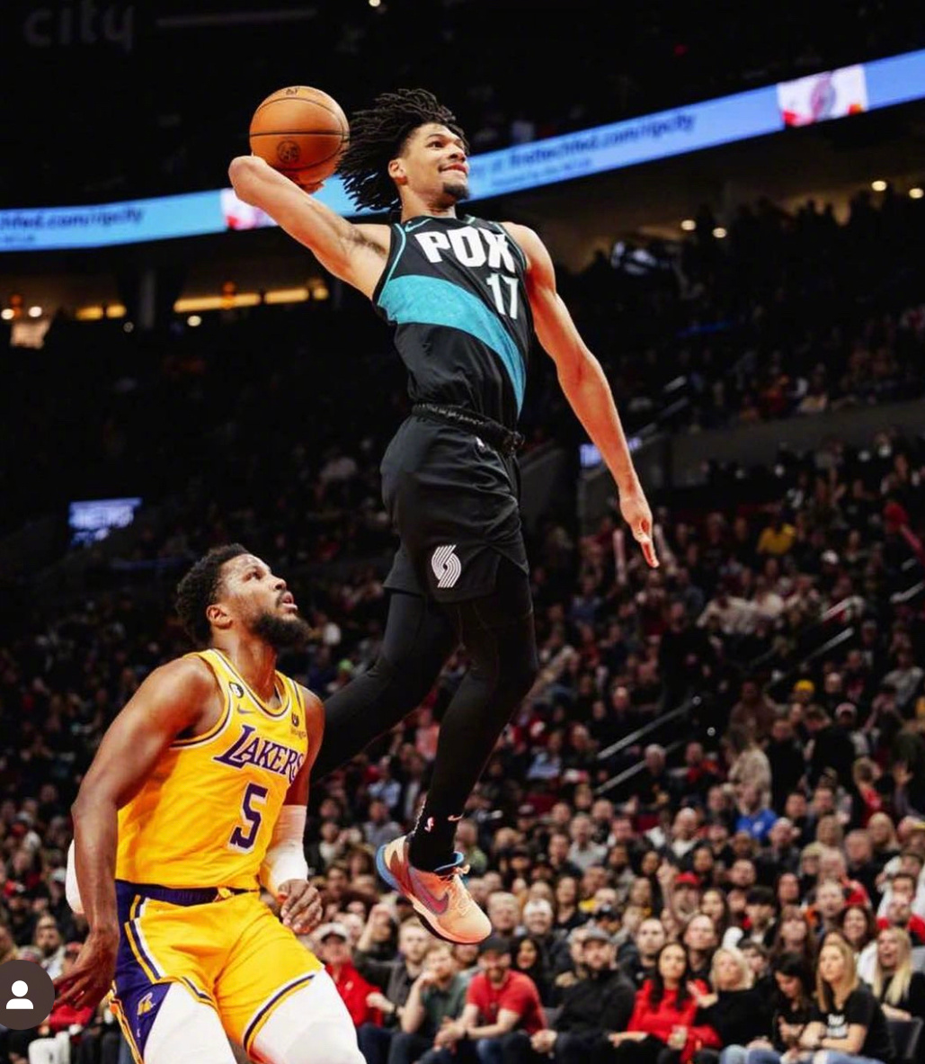 NBA球员上脚:欧文的球鞋颜值太顶了,中国球鞋很帅气