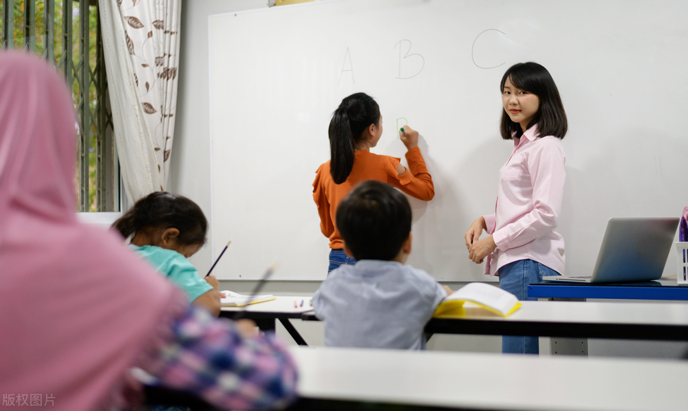 乡镇教师的前景,乡镇教师工资很高吗