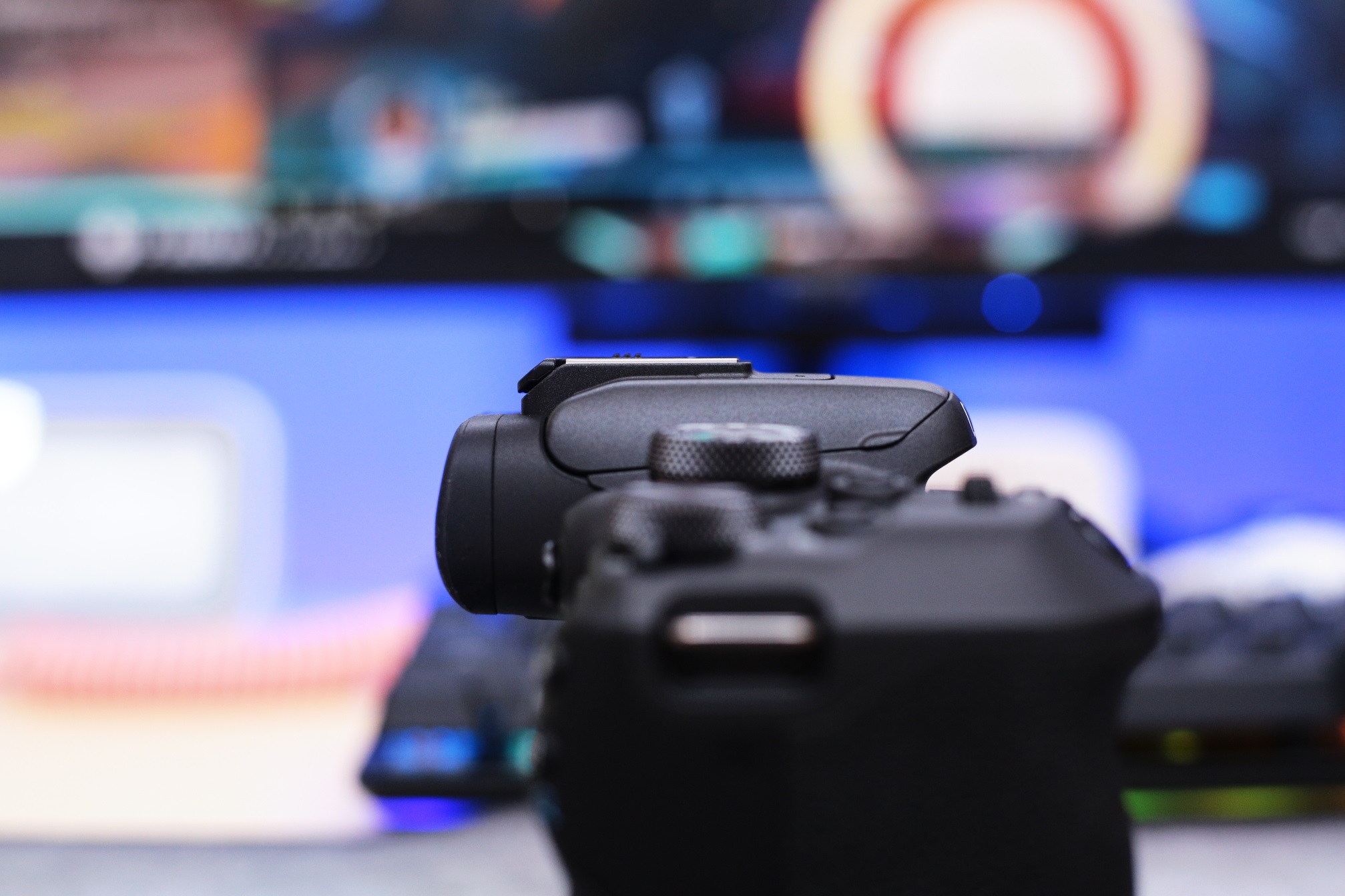 5d3跟r10拍照画质对比,单反佳能5d3值得入手吗