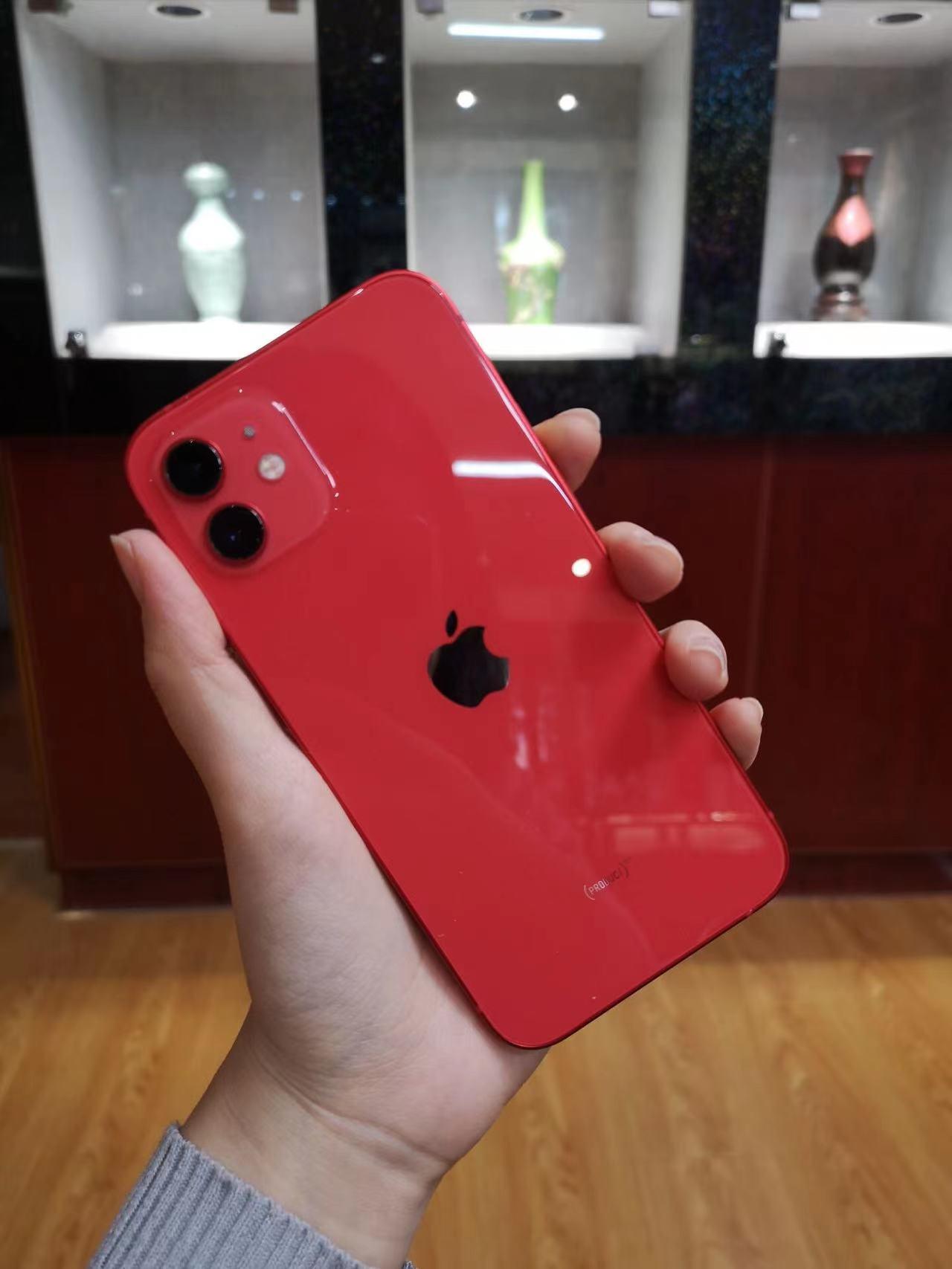 花一个月工资从拼多多买iPhone12，女朋友差点误会，价格很便宜