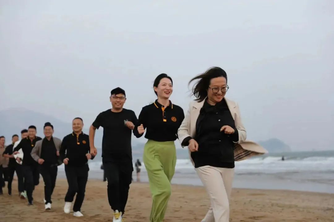 红瓦绿树碧海蓝天视频,红瓦绿树碧海蓝天图文