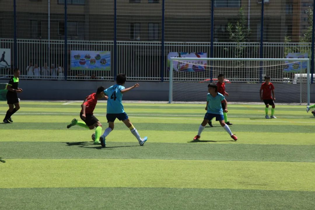 包头市青山区哈达道小学男子足球队勇夺自治区“主席杯”亚军