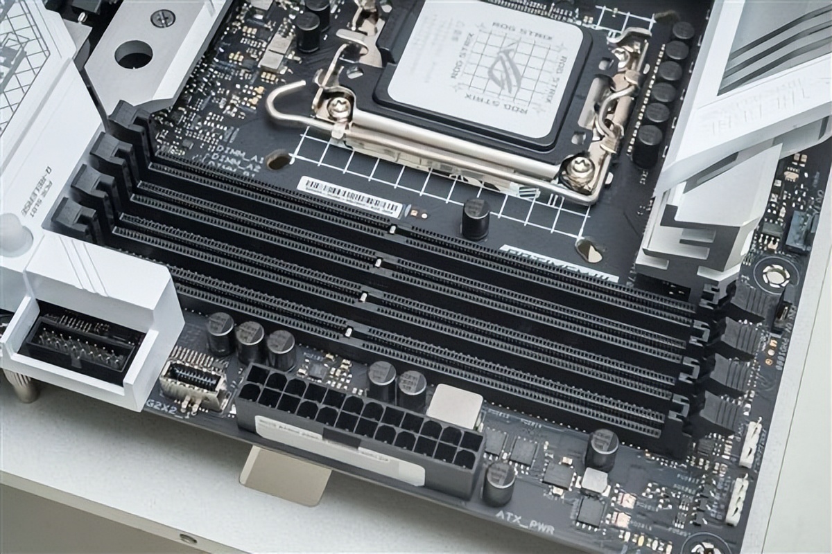 z690主板怎么选cpu,主板b660s和z690区别