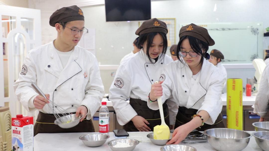 为什么不建议去工厂学烘焙,烘焙学徒的利弊