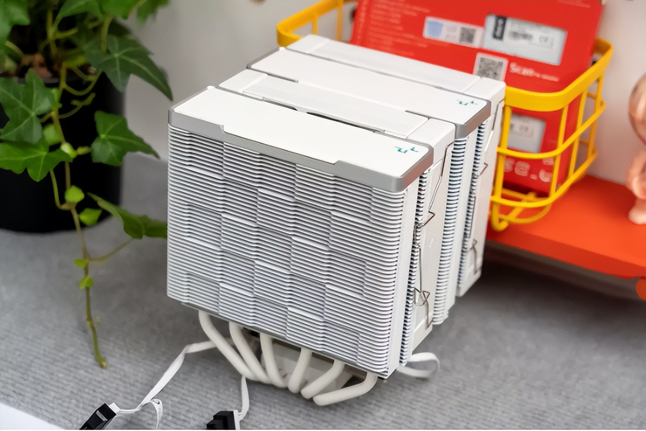 xpg白色机箱,xpg白色和金色