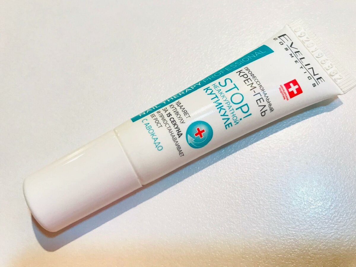 指甲有凹凸的波浪纹是什么原因,指甲渐变有条纹怎么解决