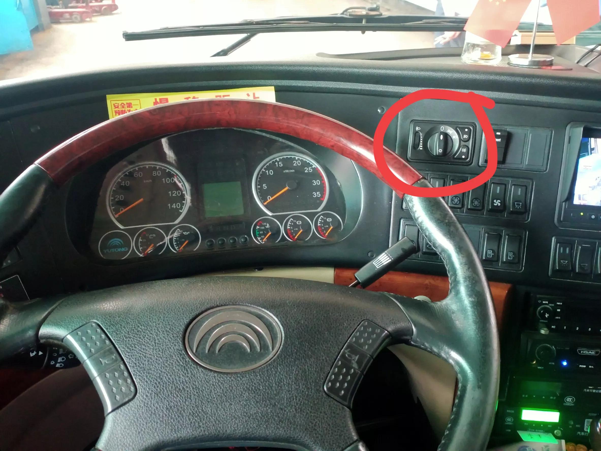 巴士客车是什么样的,巴士汽车灯光设计