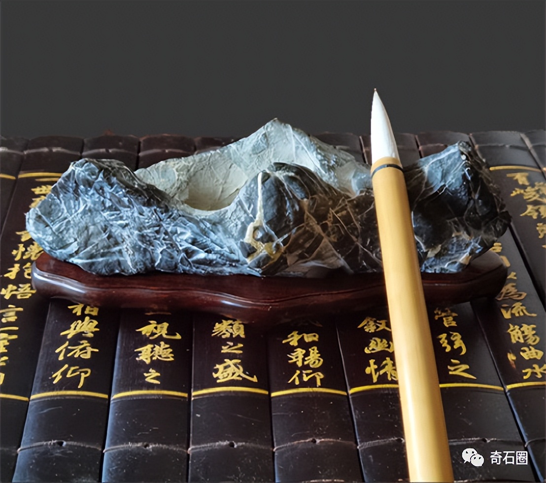 “带窝窝的石头”入围作品展播