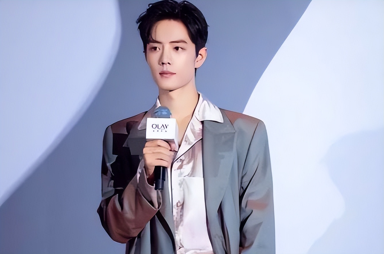 假发假臀假肌肉，半个娱乐圈“从头假到脚”，原来没什么是真的