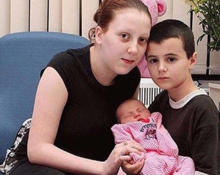 英国13岁男孩当爸现在怎么样,13岁当爹的英国少年近况