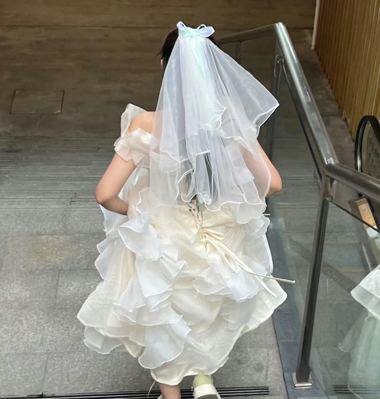 王源看到了穿婚纱的粉丝回应,王源粉丝怎么看待穿婚纱