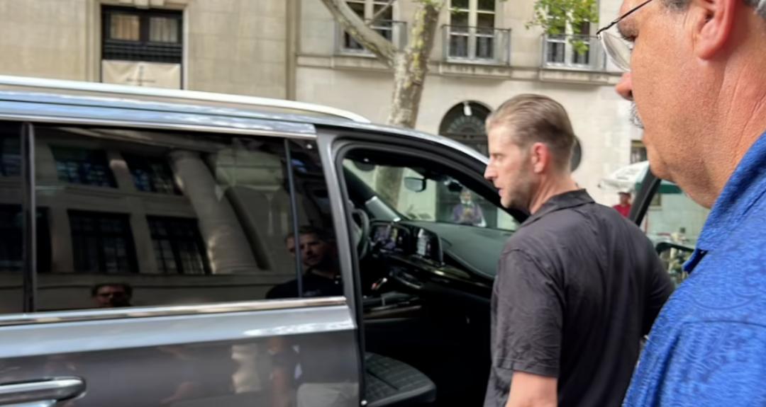 特朗普前妻突然暴毙身亡，她一生离婚4次，为拿绿卡“假”结婚