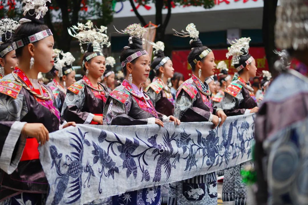 超震撼走秀场面,村超民族走秀完整版