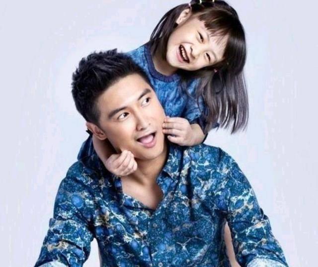 女儿洗澡被爸爸撞见，爸爸觉得无所谓，我们是怎么看待此问题呢？