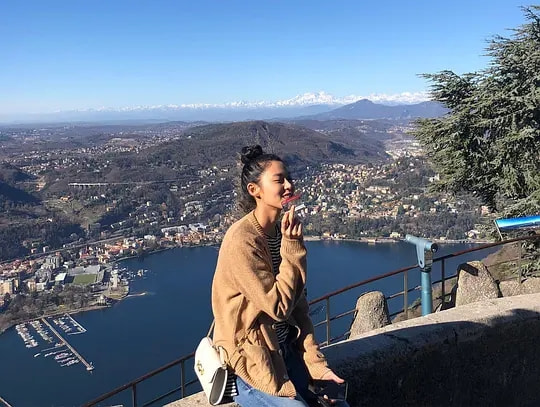 她曾被前辈吐槽长得丑却靠魅力,他曾因肥胖被欺负后逆袭成高富帅