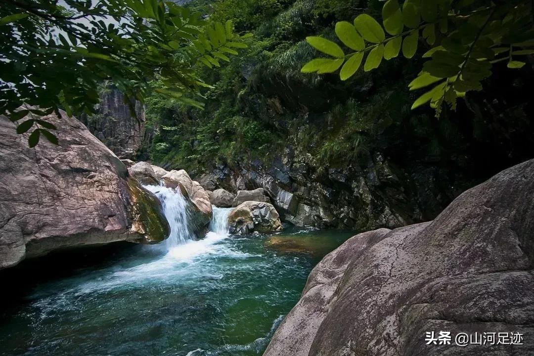 史称“宣歙之脊”，内有和谐之源，被誉中国徽厨之乡