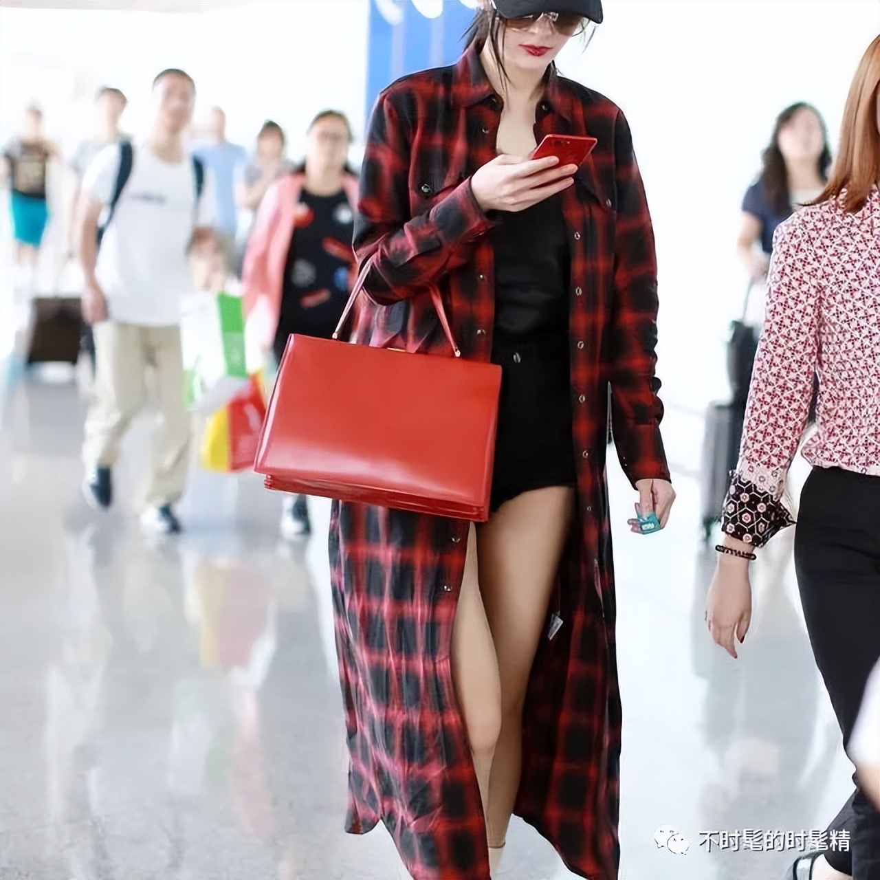 胸大怎么穿衣服不肿,胸大怎样穿衣服才显胸小