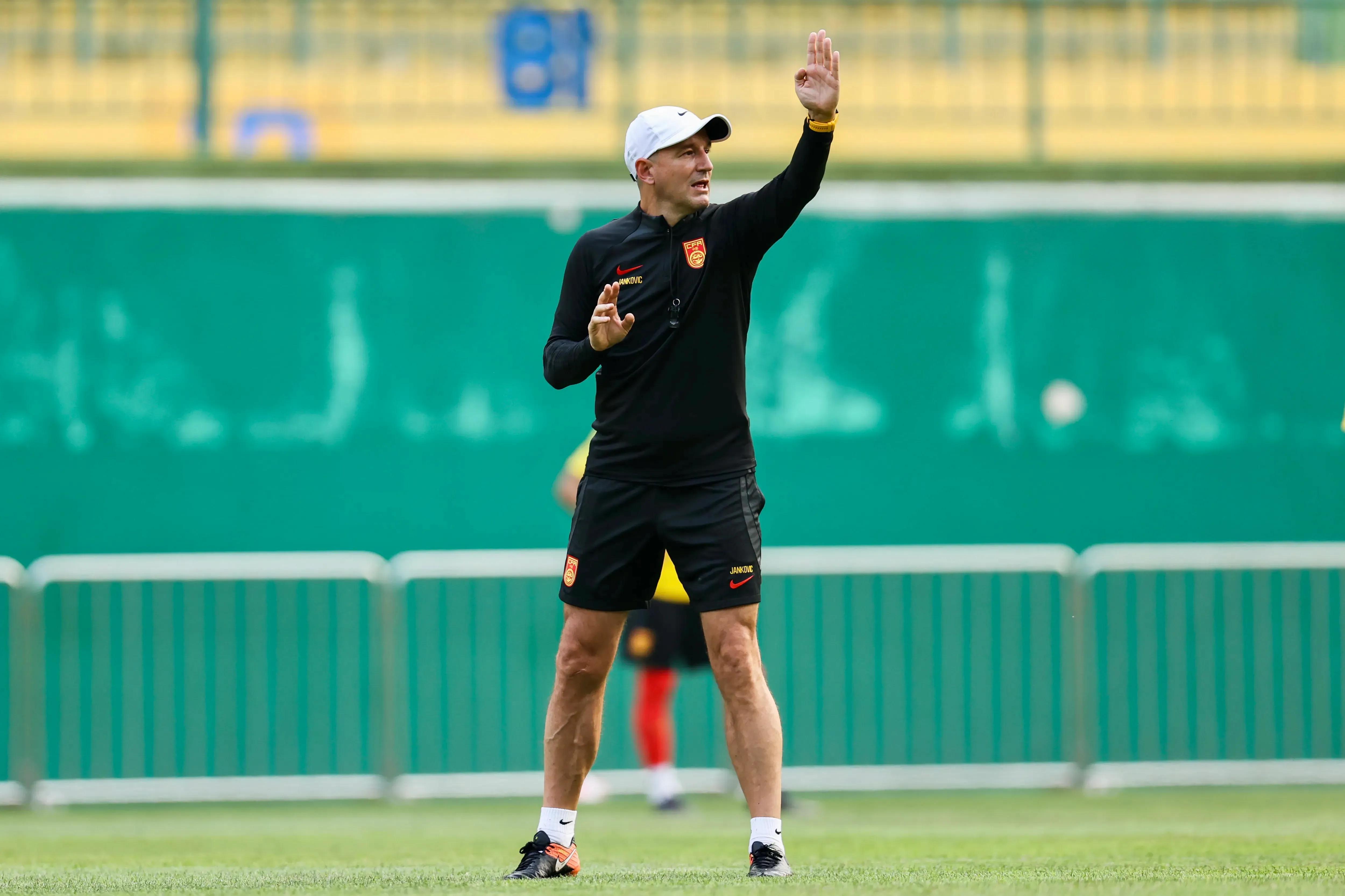 中国男足2-1泰国扬科维奇,中国男足去新西兰打两场比赛