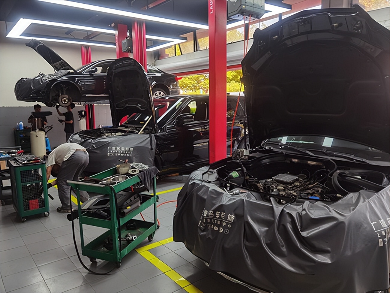 隔壁有两家“猫虎狗”,生意依旧红红火火，150平修车行如何做到的