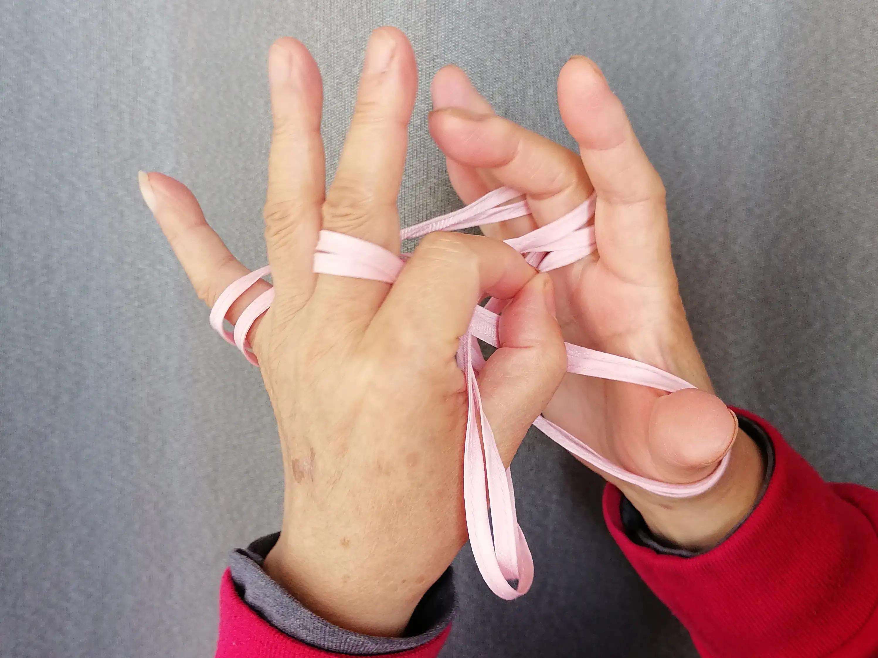 翻花绳游戏过程100字,两人玩的翻花绳游戏小技巧