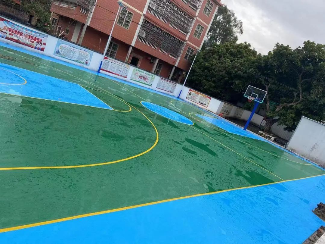 南安市体育馆篮球场翻新,村篮球场改造方案