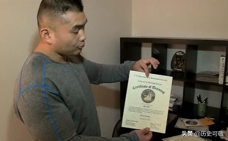 2003年美国伊拉克战争,中国小伙去美国被美国人骂穷