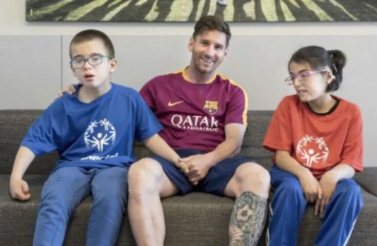 梅西从小矮子到巨人,从侏儒到世界球王催泪纪录片