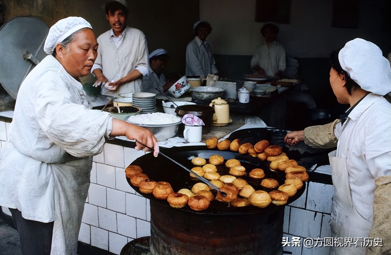 老照片,90年代的上海,一座浮华城市的烟火之影