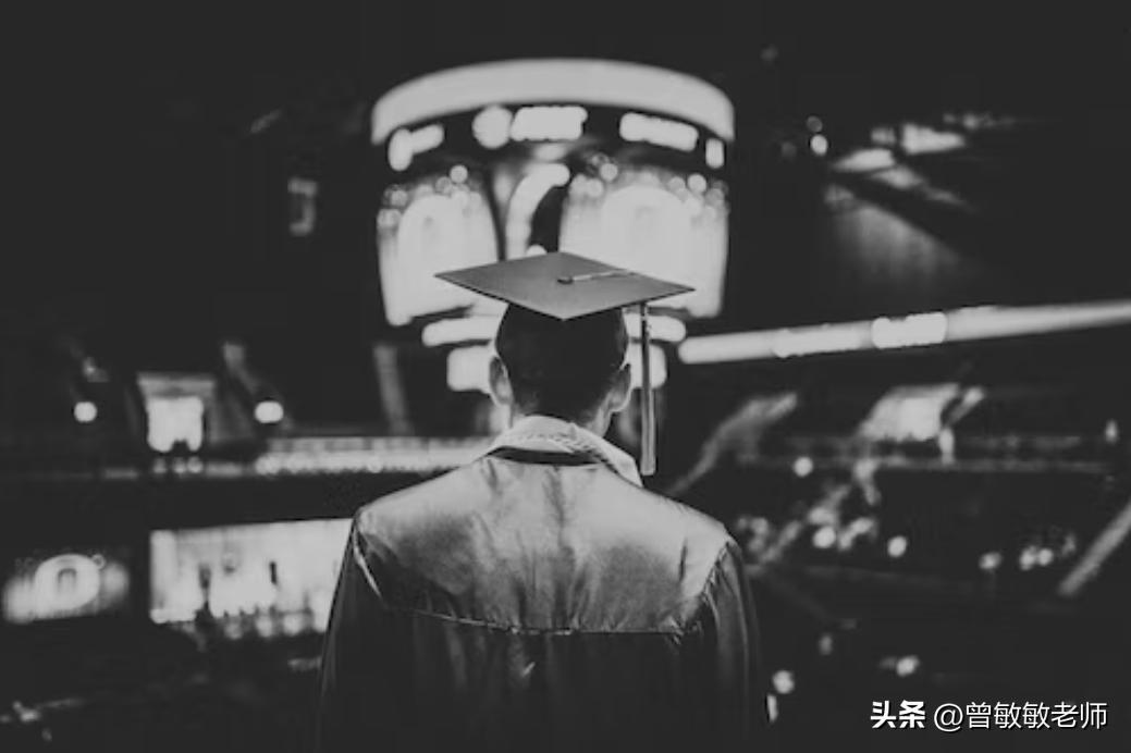 读四年大学自己赚学费,读4年大学能挣多少钱