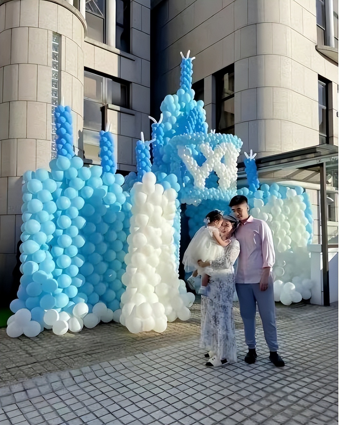 何超盈婚后低调,何超盈几岁结婚