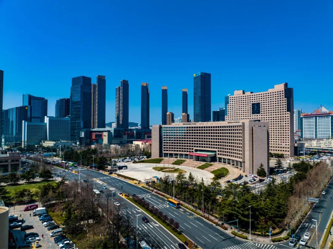 *会两**时刻丨踏上新征程!这一年,青岛的破题与*局破**