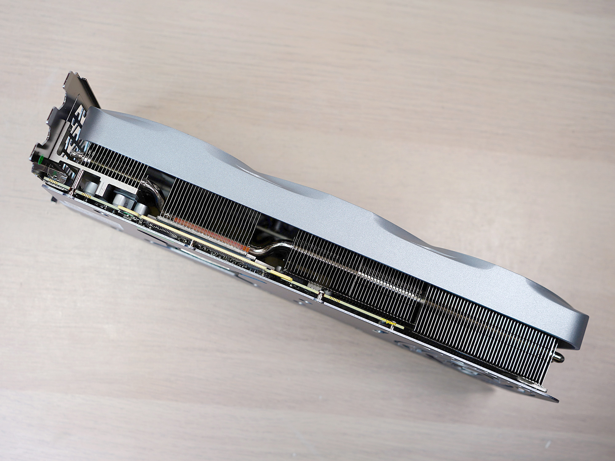 白银经典配色，最强风冷组合，能玩老头环，也是生产力的PC主机