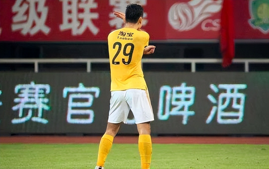 维尼修斯进球跳舞庆祝被批？这些庆祝方式才算有争议，你见过么？