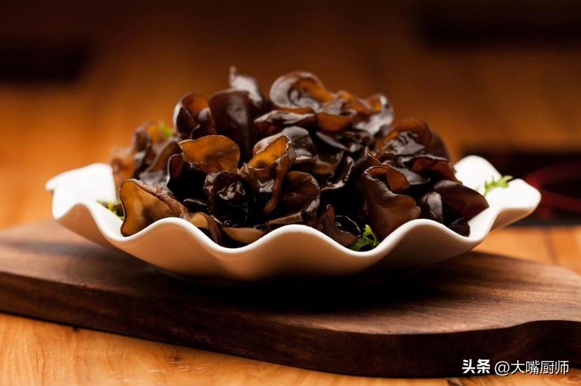 哪些食物补钙中老年吃最好,老人常吃这3种菜可补钙