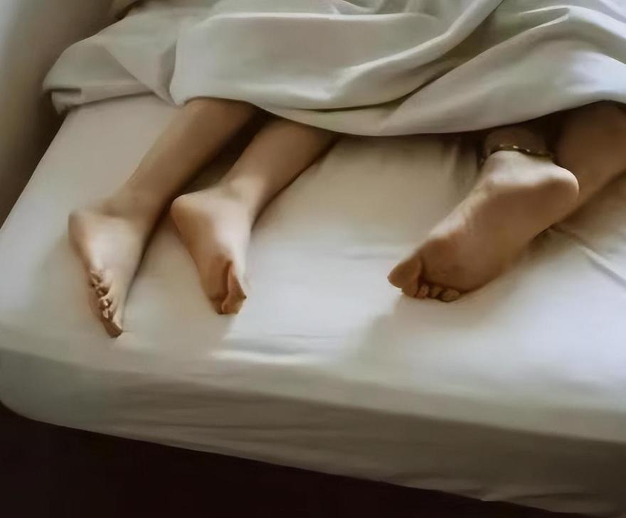 山东一女子开房时导致肛裂，哭着报警说被强奸了，法院：不予立案