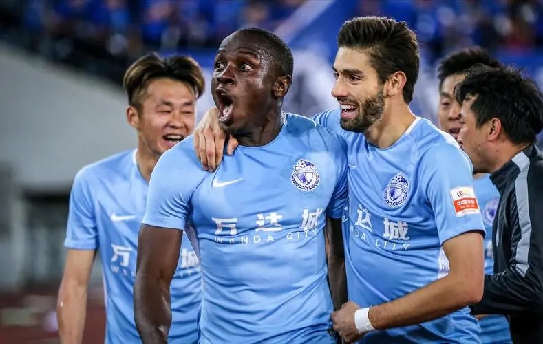 穆谢奎：打篮球出身的大连人队史第一射手，35岁还在中超名列前茅