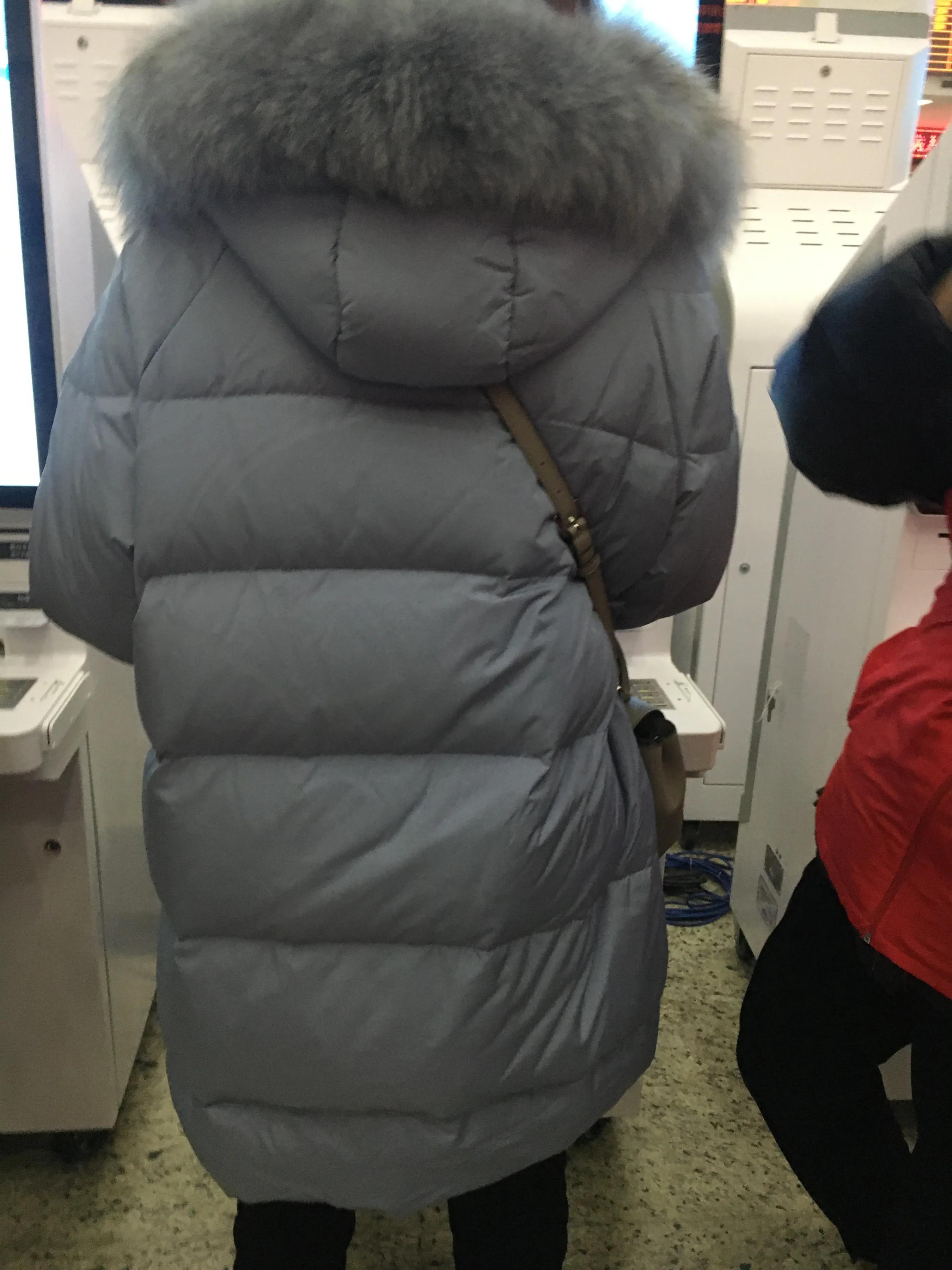 地铁女羽绒服穿搭,地铁站最火冬季外套