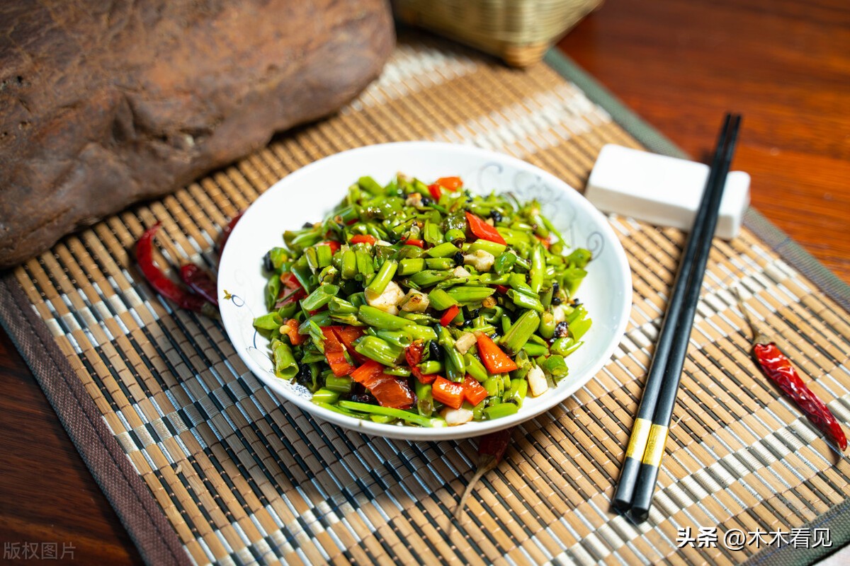 做菜把锅烧糊了怎么处理,糊了的锅炒菜会怎样