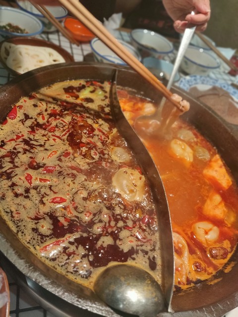 重庆新市井气火锅店,重庆网红唱歌火锅店