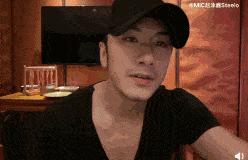 好甜，她嫁给自己的漫画主人公啦