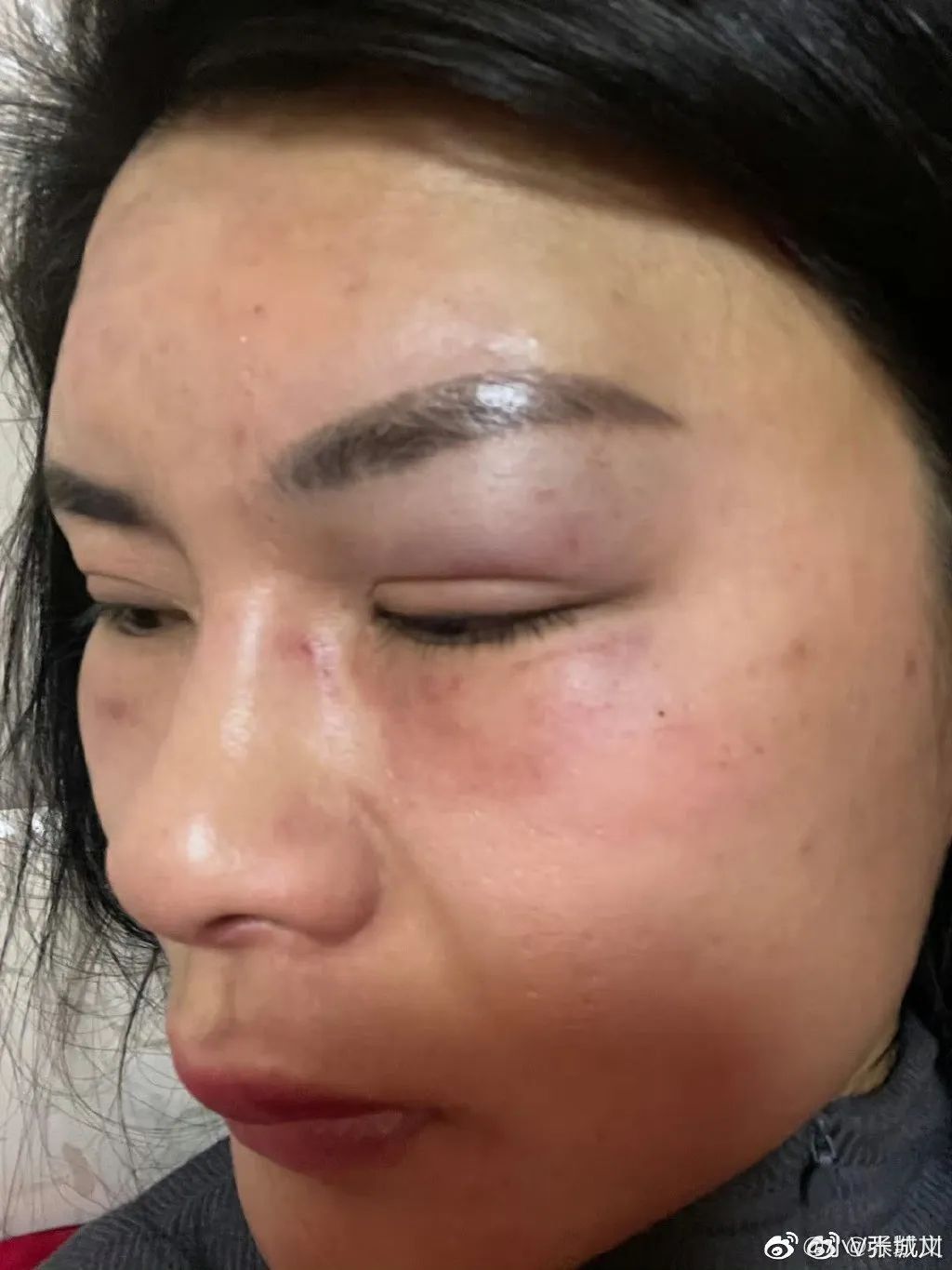 男子小区内持菜刀狂砍杀女人案,一男子拿菜刀在小区砍杀女人事件