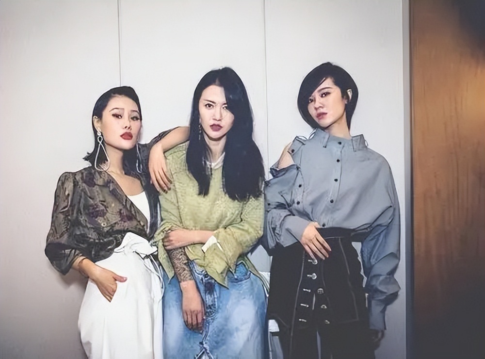 单依纯炎明熹唱歌对比,单依纯和炎明熹唱功对比