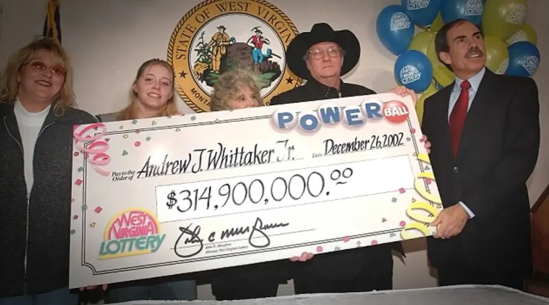 泰国男子买彩票对面却无人,泰国买彩票男子跟空气对话