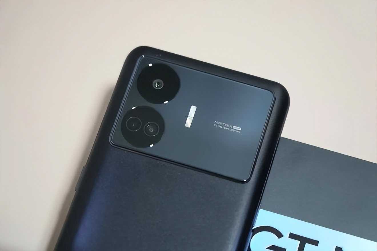 曾一机难求如今现货开售,16GB+1TB+5500mAh,仅2599元“敞开卖”